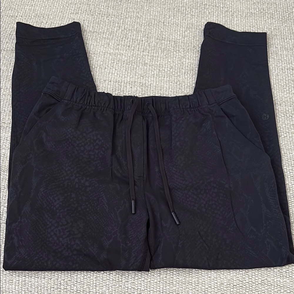 Lululemon Athletica 7/8 pants, black with python pattern